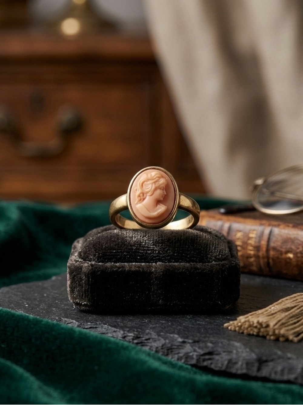 Vintage Cameo Ring in Gold with Peach Shell Cameo